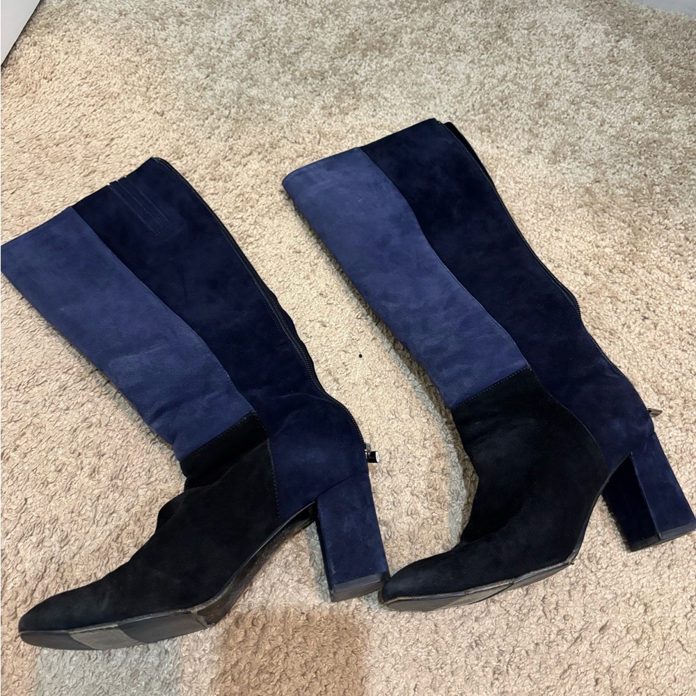💥SOLD💥
Elegant Women's Knee-High Boots in Black and Blue - Picture 2 of 14